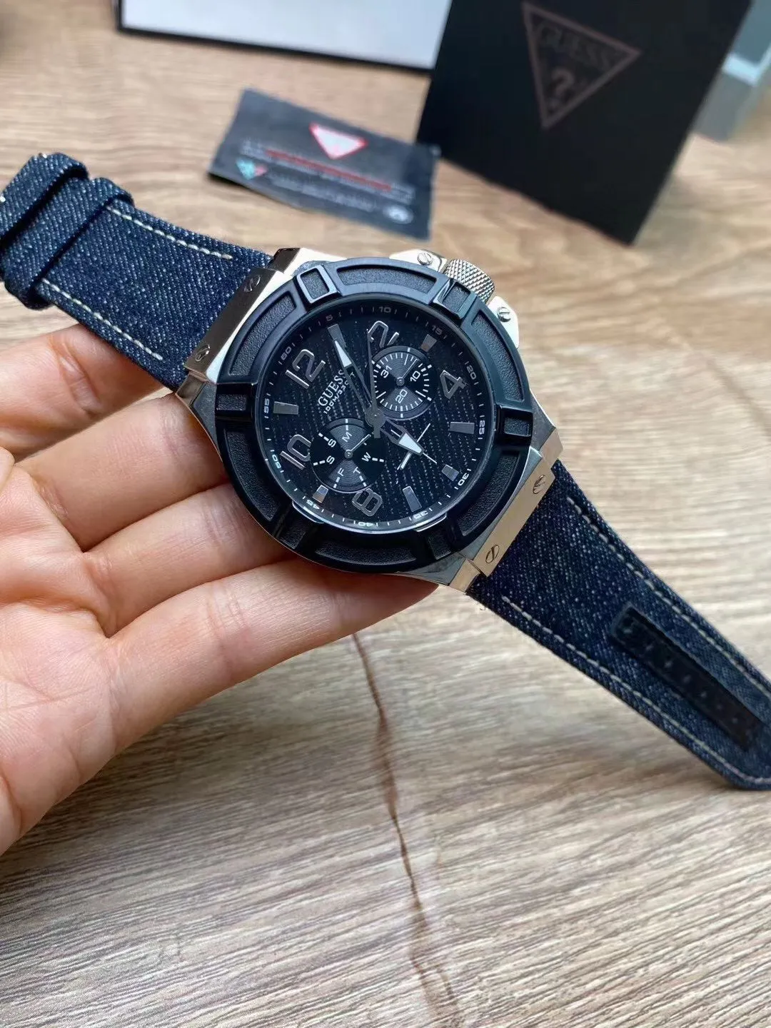 Guess Indovina Men's Quartz Watch W0040G9