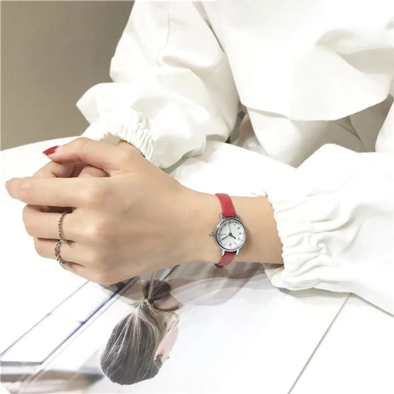 Minimalist Easy To Read Dial with Ultra-Thin Vegan Leather Strap Quartz Watches