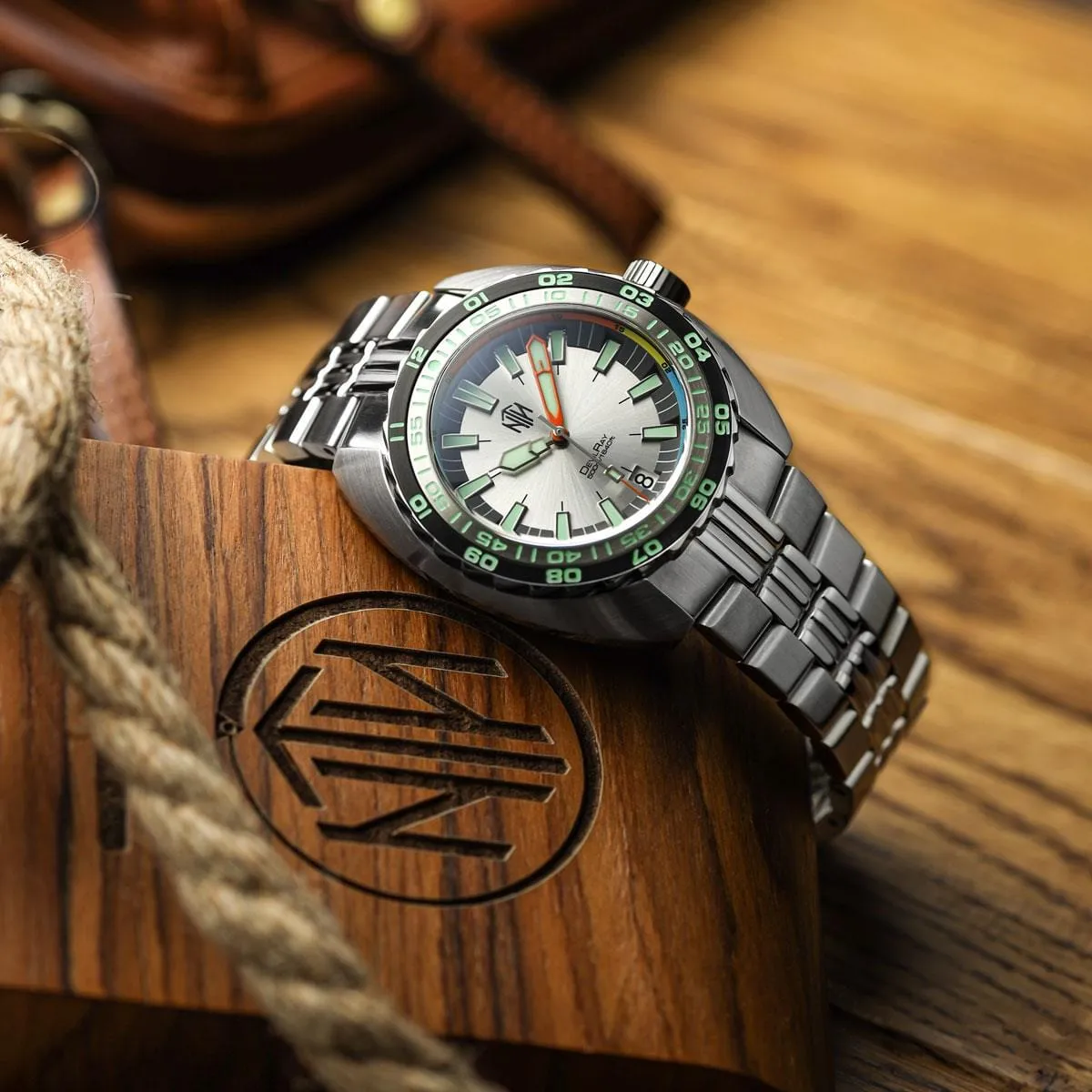 NTH DevilRay Automatic Dive Watch - No Date - Silver Sunburst - LIKE NEW